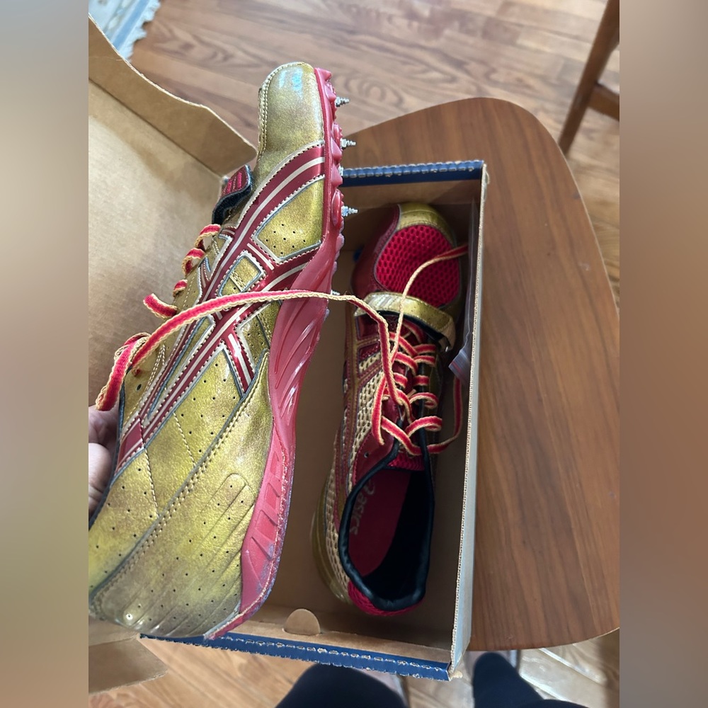 Gently used ASICS men’s track shoes.